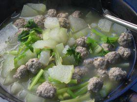 Steps for Making Donggua Boiled Beef Meatballs