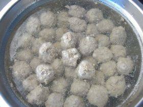 Steps for Making Donggua Boiled Beef Meatballs