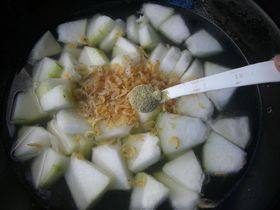 Steps for Making Donggua Boiled Beef Meatballs