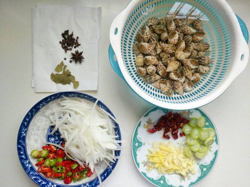 Steps for Making Spicy Stir-Fried Whelk