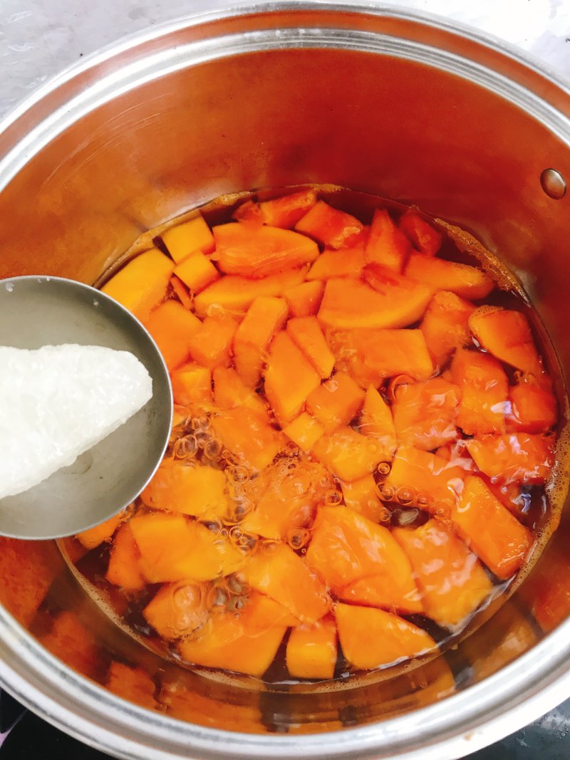 Steps for Cooking Fresh Milk Stewed Papaya