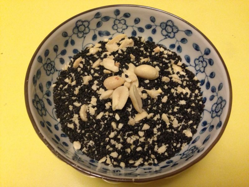 Steps for Cooking Black Sesame Peanut Candy