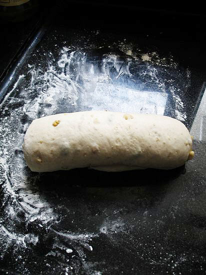 Enjoy Bread While Keeping Healthy - Black Currant Walnut Toast (Tangzhong Method) Step-by-Step