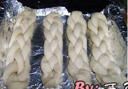 Steps for Making Braided Small Bread
