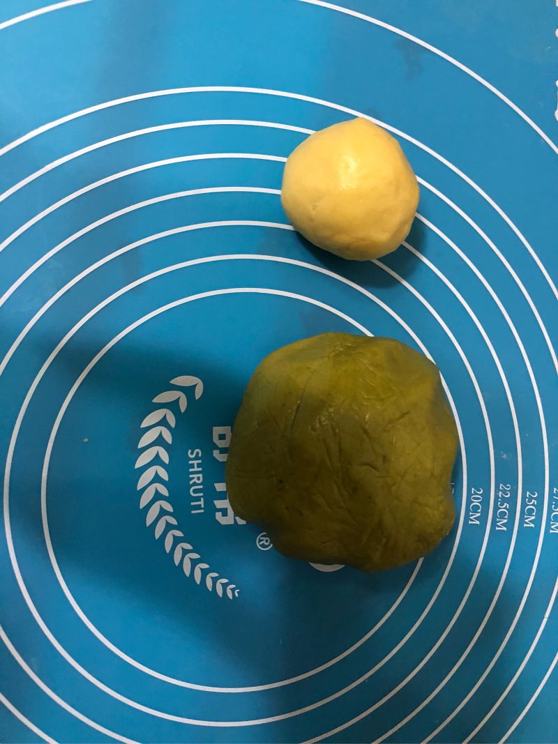 Steps to Make Kiwi Shaped Cookies