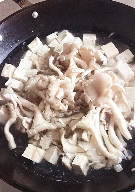 Delicious and Nourishing Soup - Mushroom and Tofu Soup Step by Step