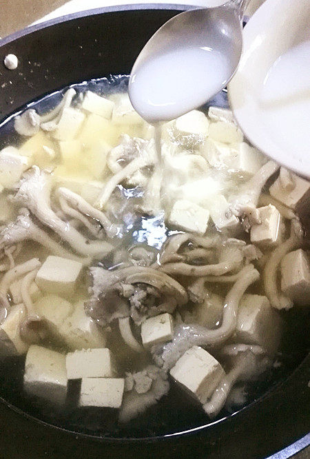 Delicious and Nourishing Soup - Mushroom and Tofu Soup Step by Step