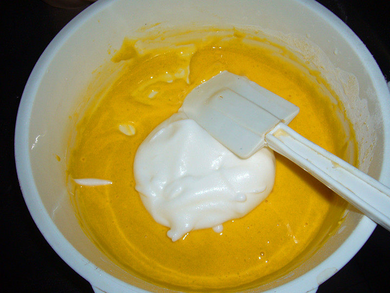 Steps for Making Fresh Milk Cupcakes