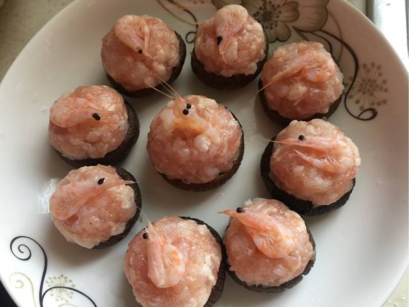 Steps for Making Stuffed Flower Mushrooms with Phosphorus Shrimp Meat