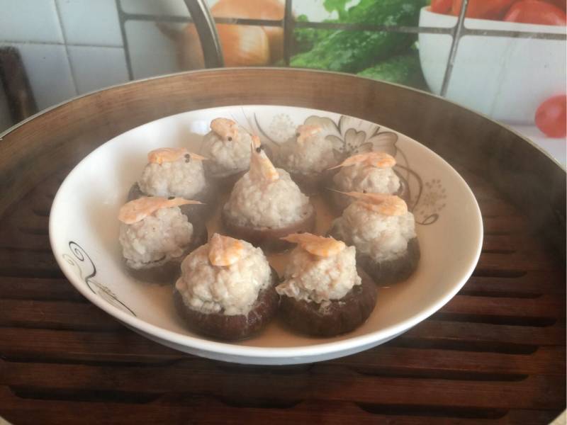 Steps for Making Stuffed Flower Mushrooms with Phosphorus Shrimp Meat