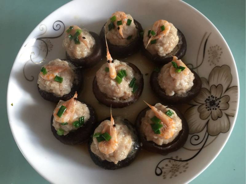 Steps for Making Stuffed Flower Mushrooms with Phosphorus Shrimp Meat