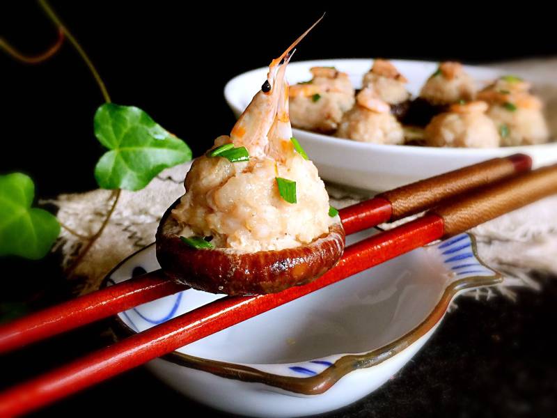 Stuffed Flower Mushrooms with Phosphorus Shrimp Meat