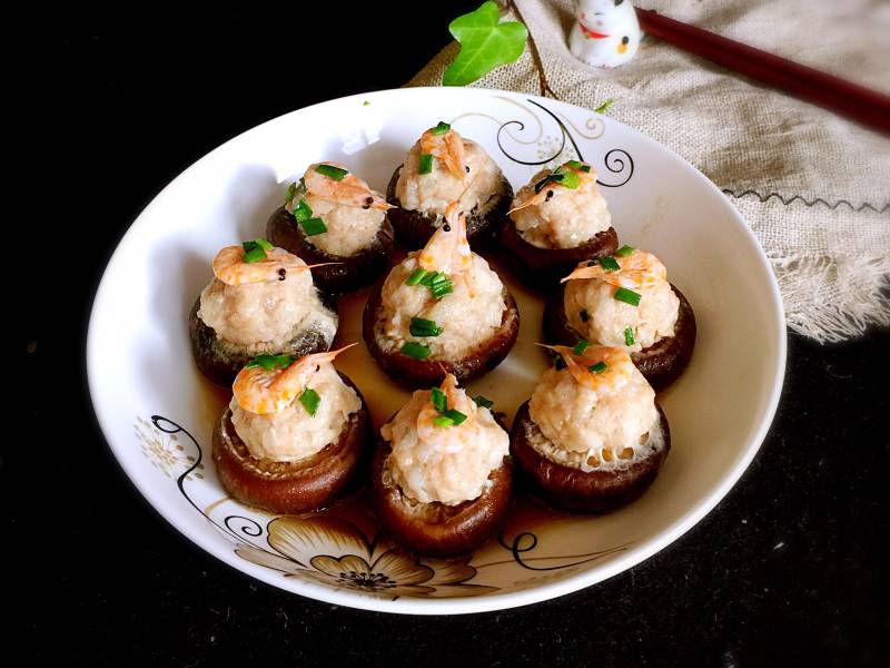 Stuffed Flower Mushrooms with Phosphorus Shrimp Meat