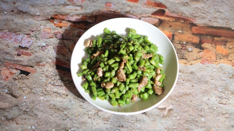 Steps for Cooking Stir-Fried Pork with Green Beans