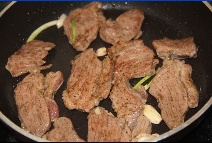 Detailed Steps for Cooking Home-style Dish - Pan-fried Pork Chop