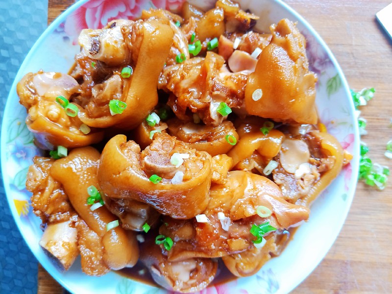 Beer-Braised Pig's Trotters