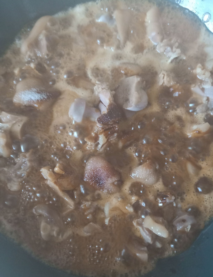 Steps for Making Beer-Braised Pig's Trotters