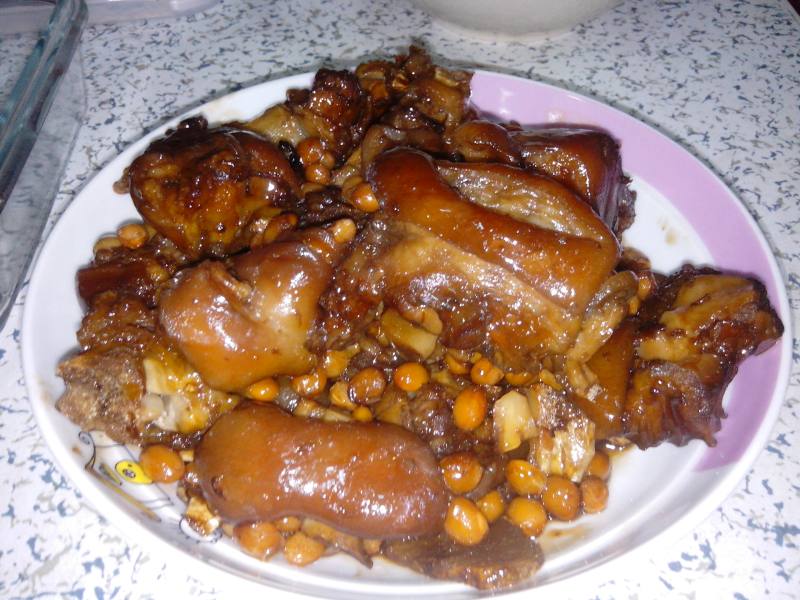 Braised Pork Feet with Soybeans