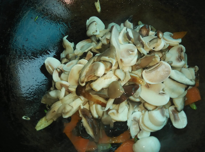 Steps for cooking Stewed Mixed Mushrooms