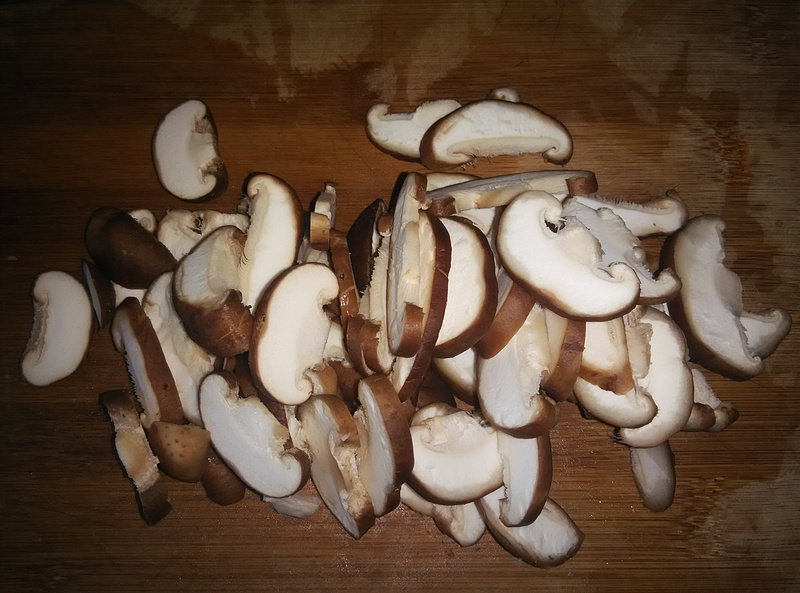 Steps for cooking Stewed Mixed Mushrooms