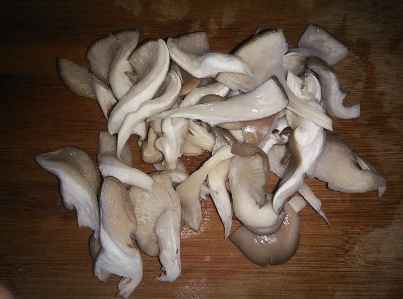 Steps for cooking Stewed Mixed Mushrooms