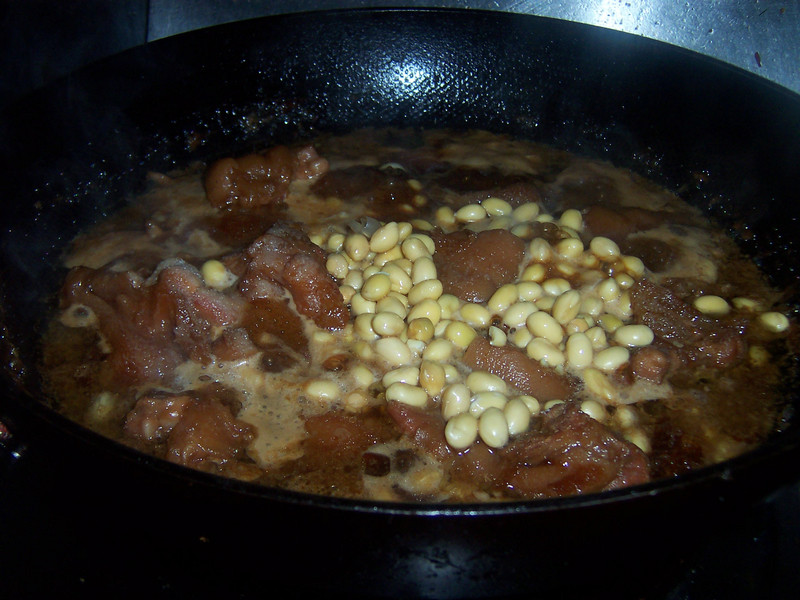 Delicious Beauty Recipe - Braised Pig's Trotters with Soybeans Step by Step