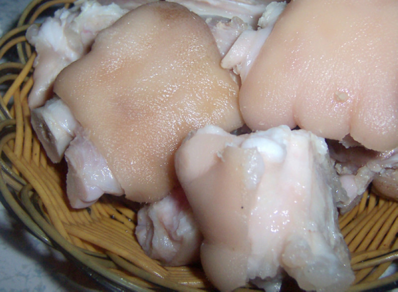 Delicious Beauty Recipe - Braised Pig's Trotters with Soybeans Step by Step