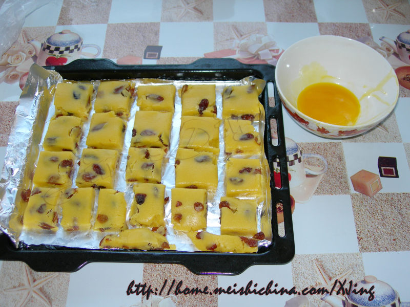 Steps for Making Grape Milk Pastry