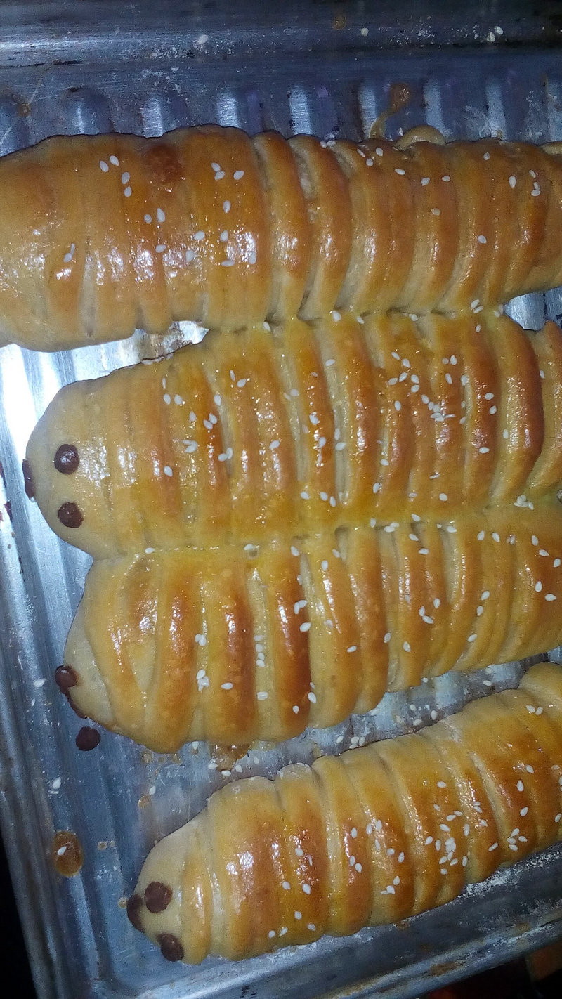 Steps to Make Red Bean Caterpillar Bread