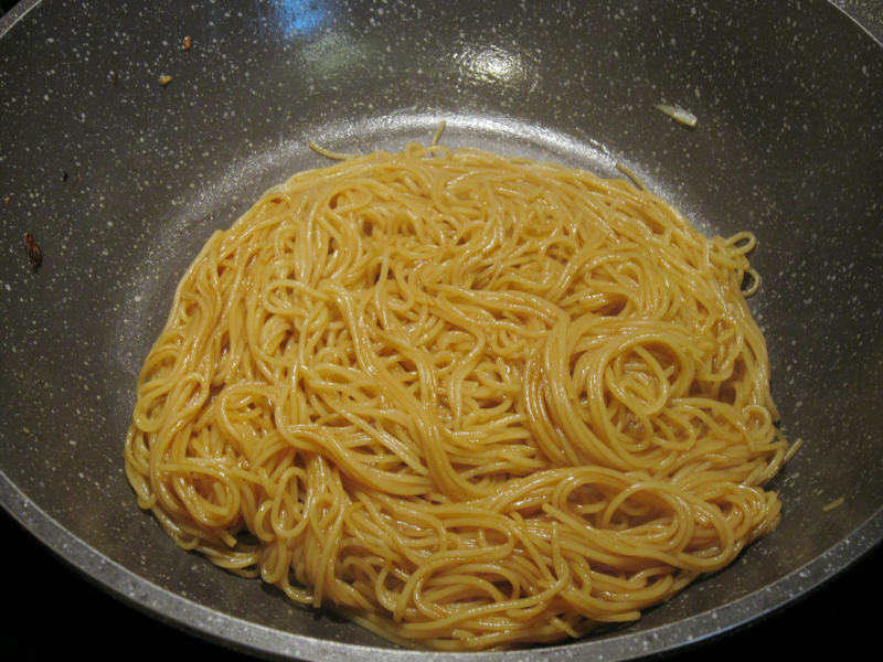 Steps to Make Stir-Fried Pork with Noodles