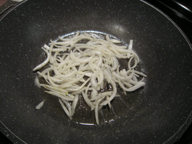 Steps to Make Stir-Fried Pork with Noodles