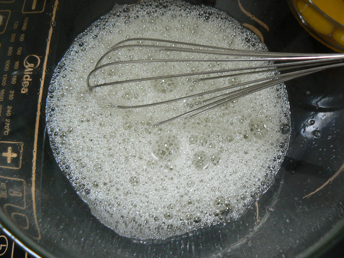 Detailed Steps for Making Cake in a Rice Cooker