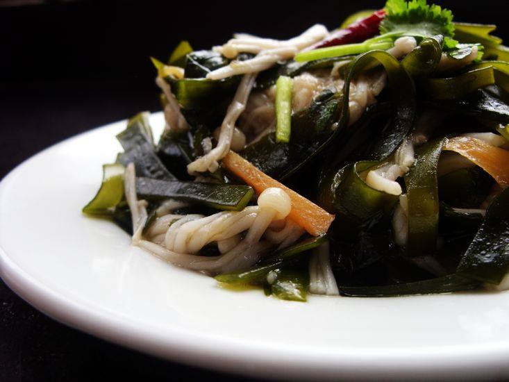 Cold Seaweed and Enoki Mushroom Salad