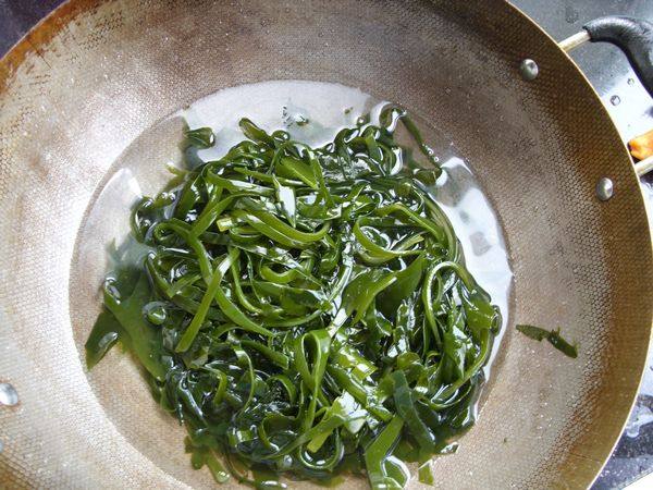 Steps for Making Cold Seaweed and Enoki Mushroom Salad