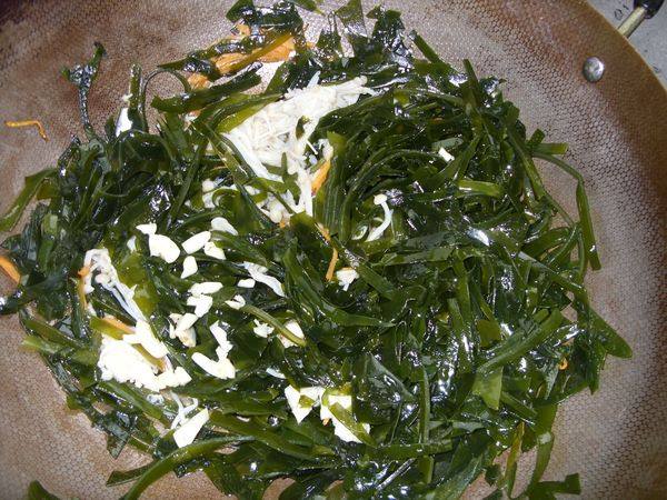 Steps for Making Cold Seaweed and Enoki Mushroom Salad