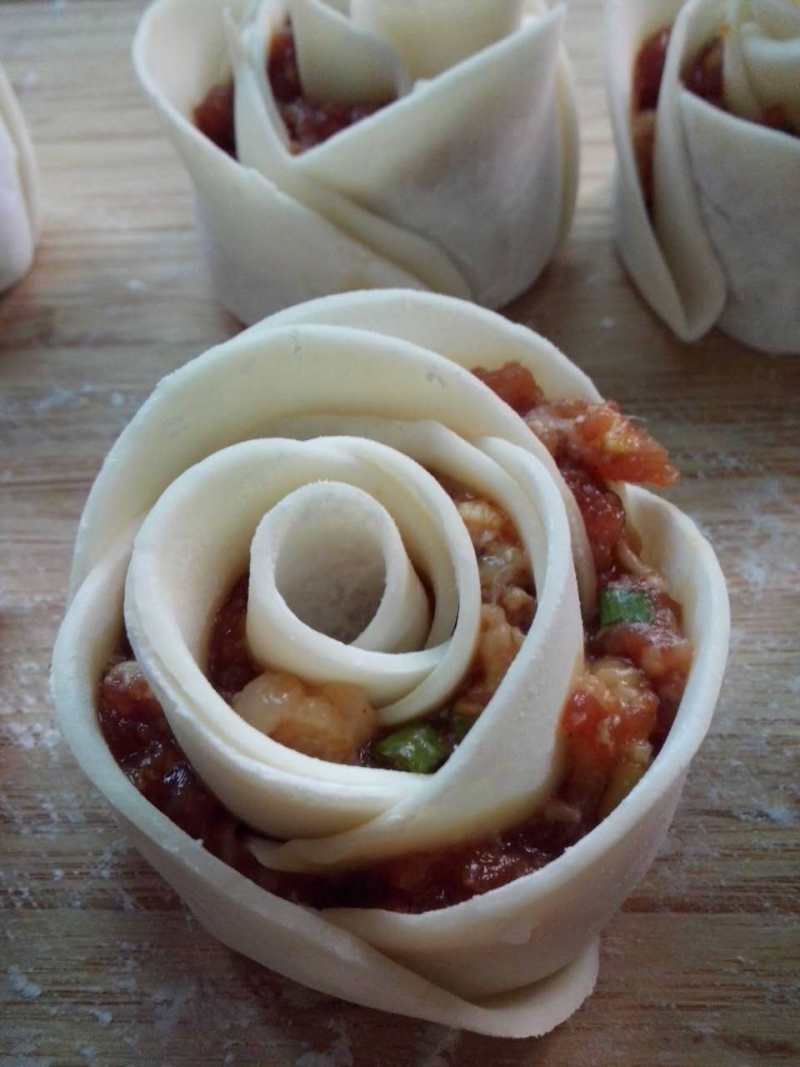 Detailed Steps for Cooking Transforming Dumpling Wrappers - Rose Potstickers