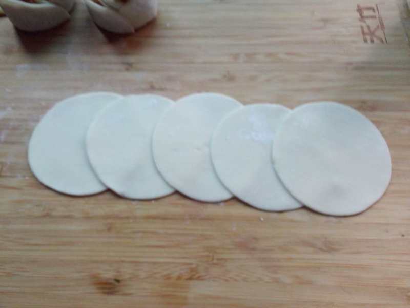 Detailed Steps for Cooking Transforming Dumpling Wrappers - Rose Potstickers