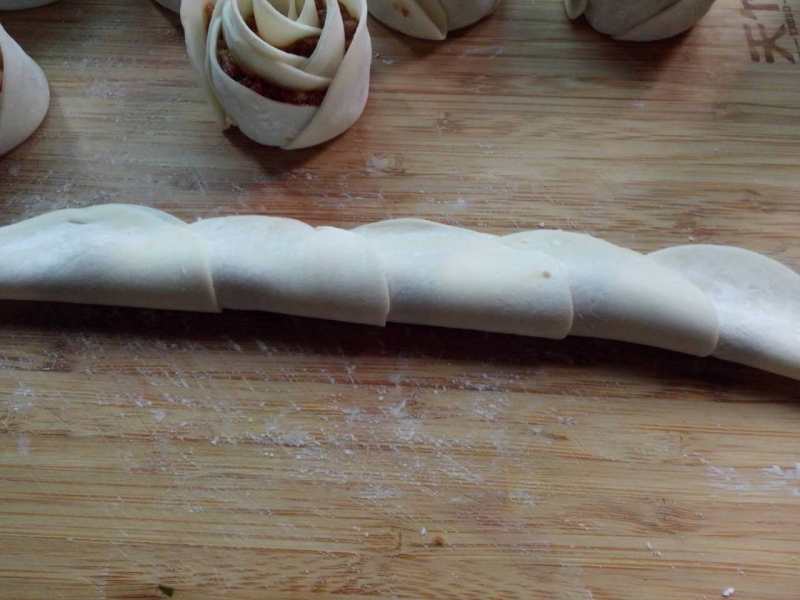 Detailed Steps for Cooking Transforming Dumpling Wrappers - Rose Potstickers