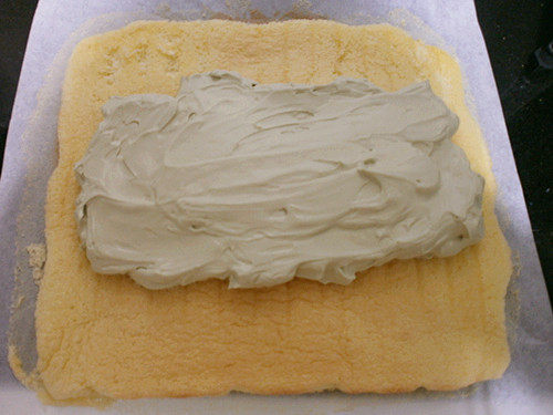 Steps to Make Matcha Cake Roll