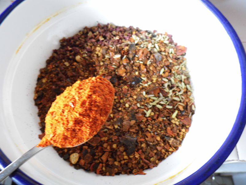 Steps for Making Chongqing Spicy Oil