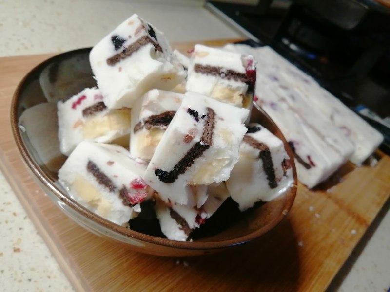 Thick-cut Yogurt with Triple-layered Banana Oreo Flavor