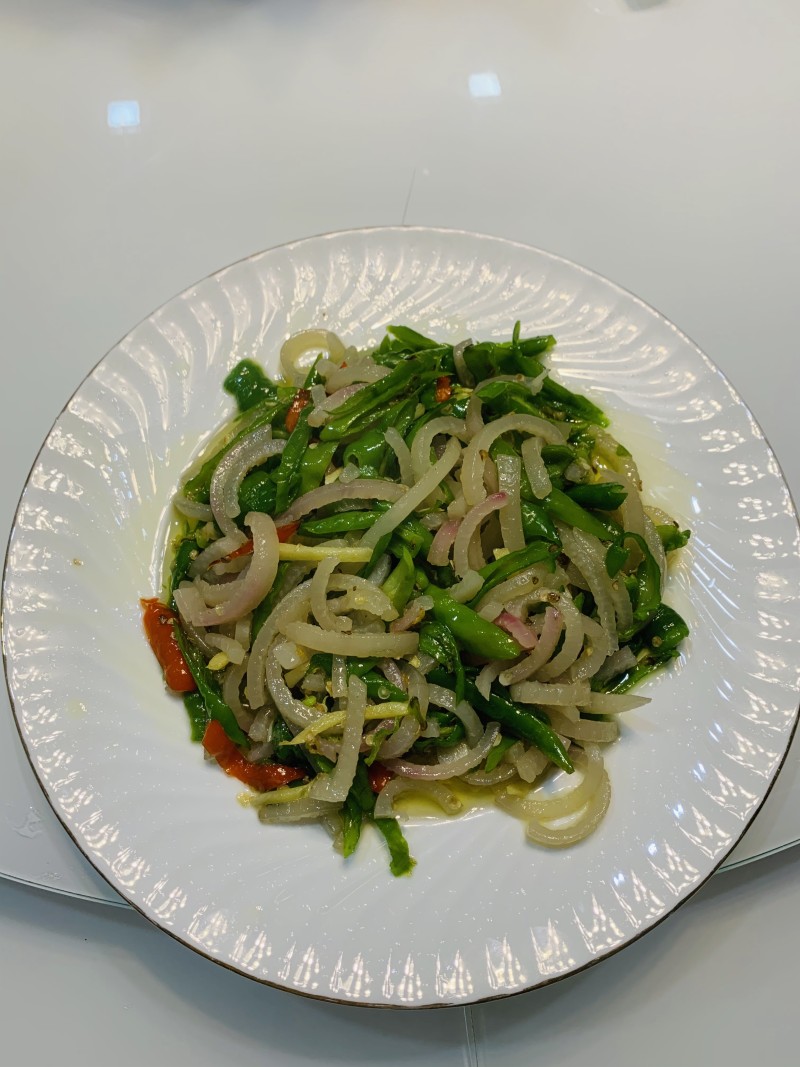 Sichuan-style Stir-fried Pig Skin with Spiral Chili