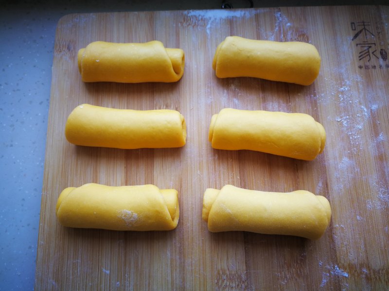 Steps for Making Carrot Bread Rolls