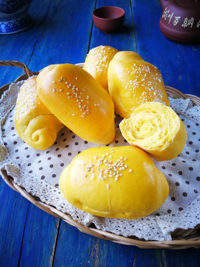 Carrot Bread Rolls