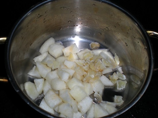 Steps for Cooking Snow Pear and Lily Soup