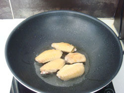 Simple and Easy Way to Supplement Collagen - Braised Chicken Wings with Kelp and Soybeans - Step 2