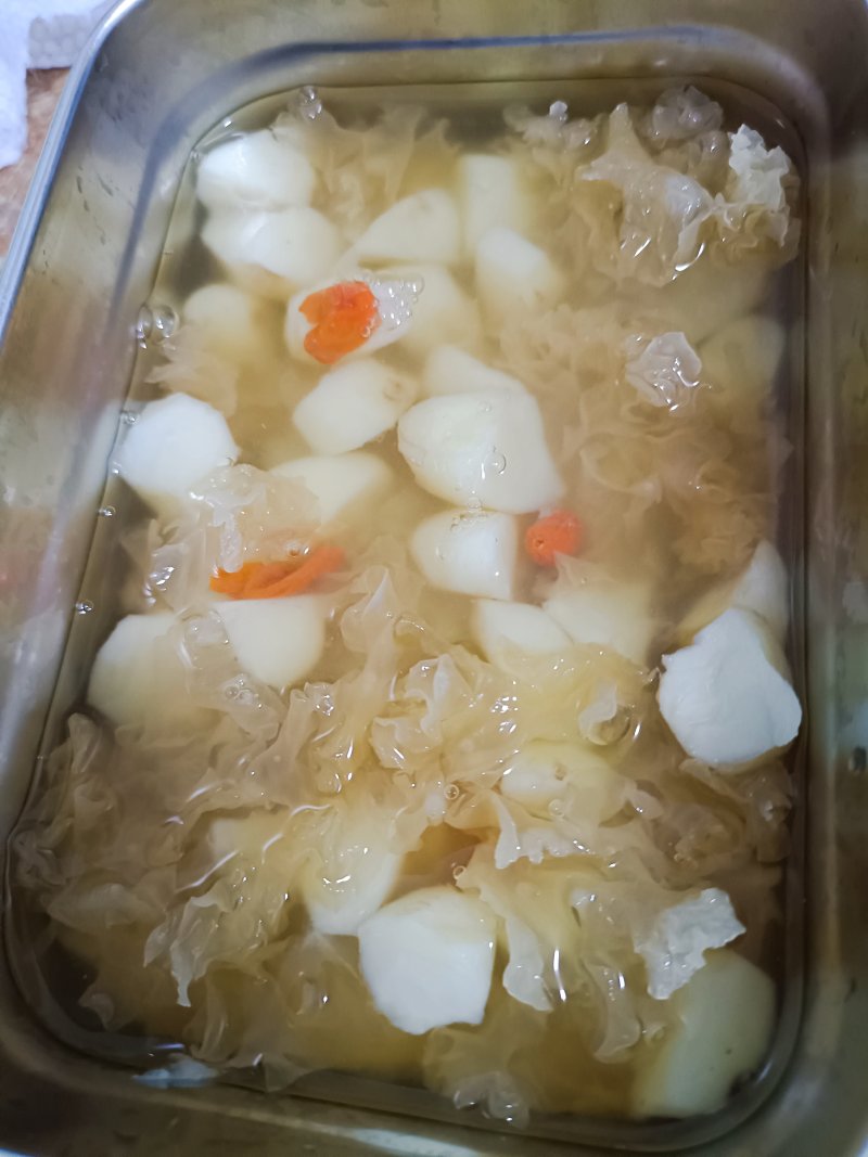 Water Chestnut and Tremella Soup