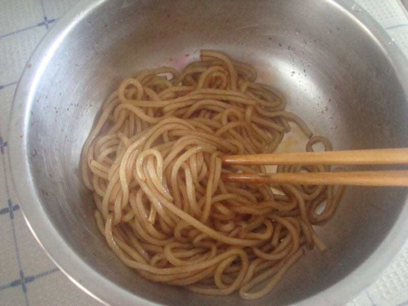 Steps for Making Dried Bean Sprout and Shredded Pork Rolled Pancake