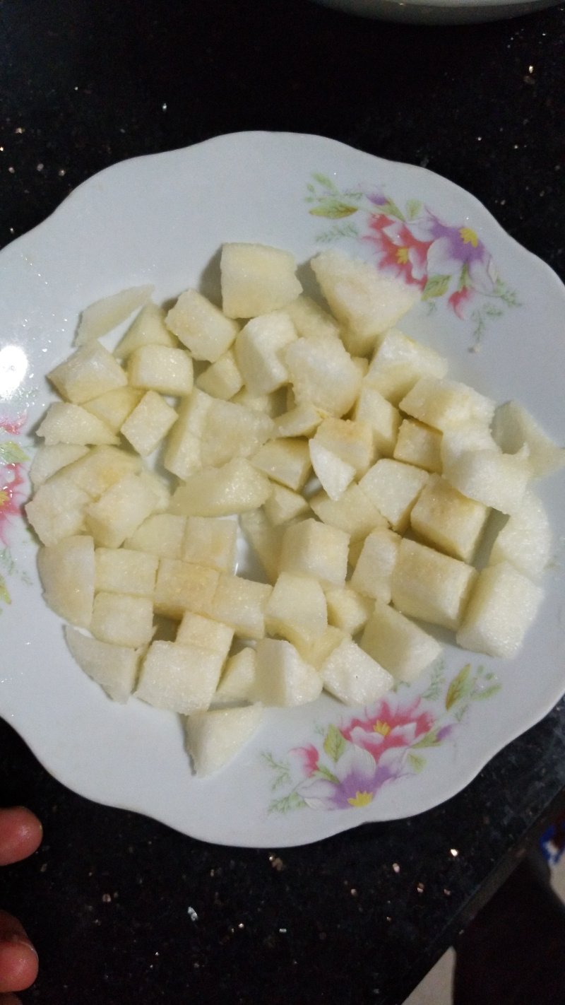 Steps for Making Peach Gum and Tremella Soup