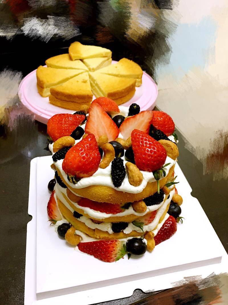 American Vanilla Cream Naked Cake (Strawberry Blueberry Fruit Cake)